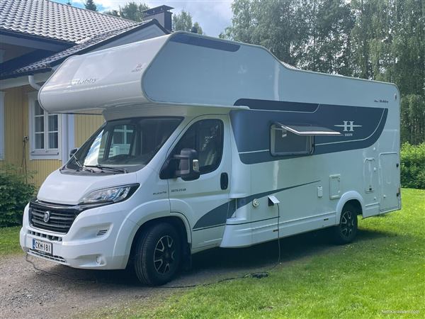 Hobby Siesta A70 GM -asuntoauto edestä