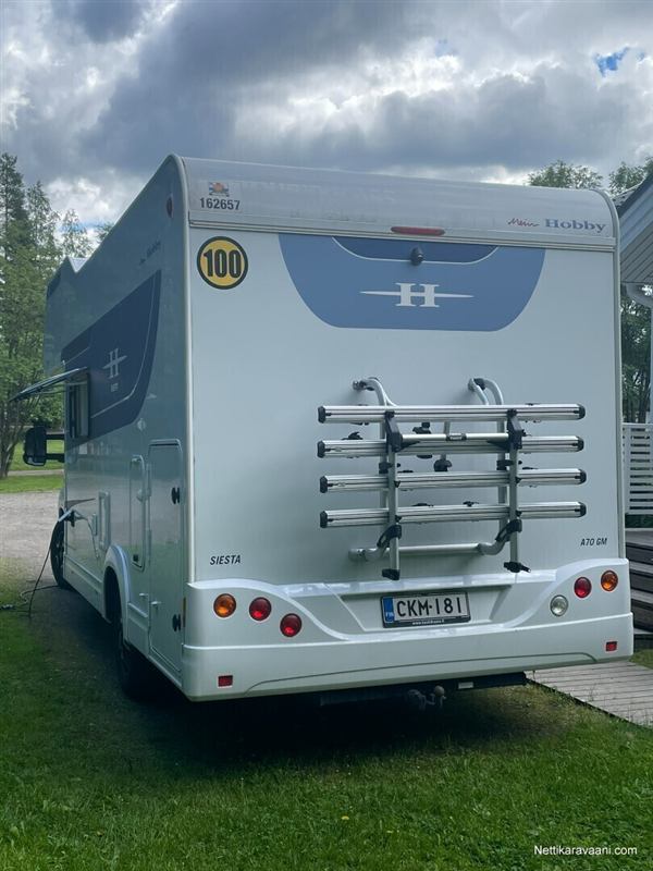 Auto takaa, pyöräteline